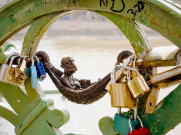 Budapest mini statues 10