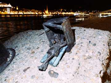 Budapest mini statues 15