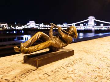 Budapest mini statues 5